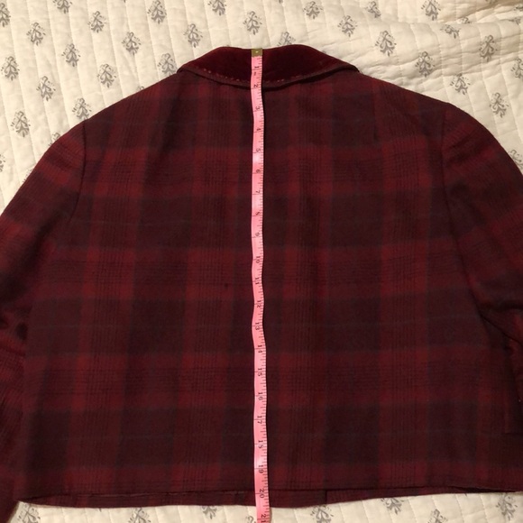 Vintage Paul Parnes Cropped Plaid Tweed Wool Jacket with Velvet Collar. - Picture 12 of 12